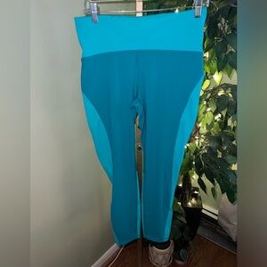 LULULEMON Size 10, Style P6, Two Tone Leggings Inseam 25”